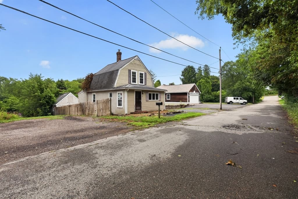 Single Family Residence at 15 Hillside Ave, Middleboro MA 02346, Middleboro, photo 2 of 34