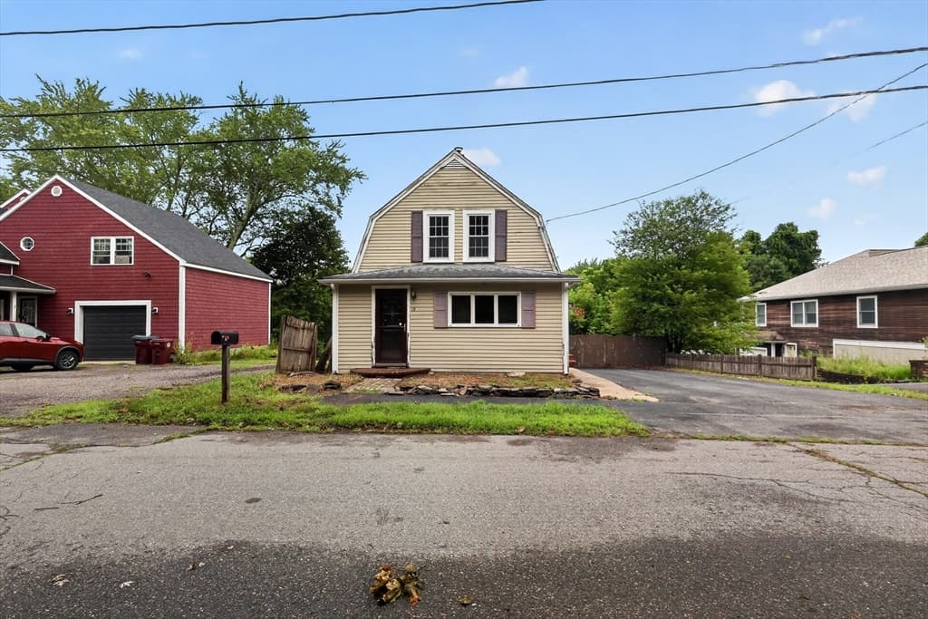 15 Hillside Ave, Middleboro MA 02346
