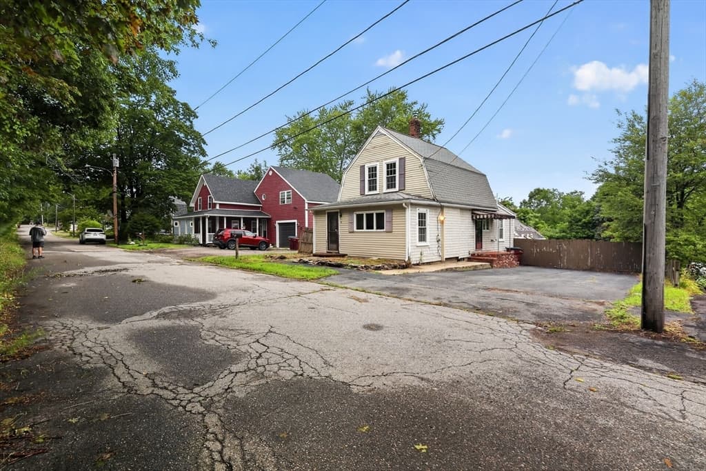 Single Family Residence at 15 Hillside Ave, Middleboro MA 02346, Middleboro, photo 5 of 34