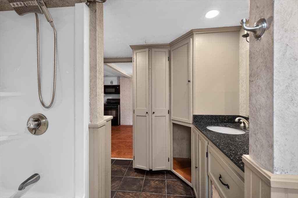 Single Family Residence at 15 Hillside Ave, Middleboro MA 02346, Middleboro, photo 20 of 34
