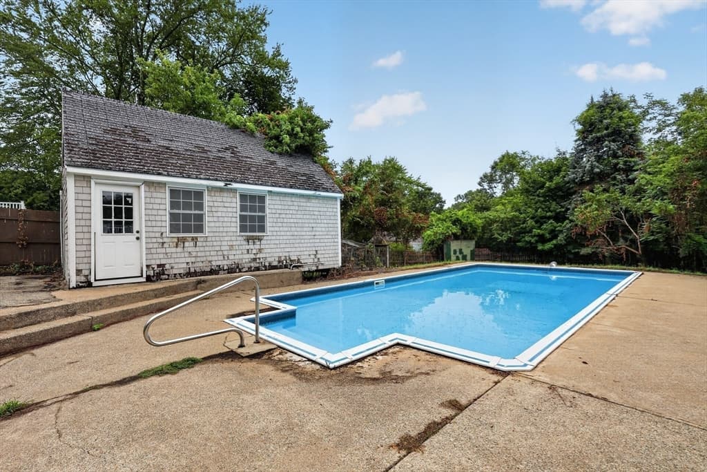 Single Family Residence at 15 Hillside Ave, Middleboro MA 02346, Middleboro, photo 4 of 34