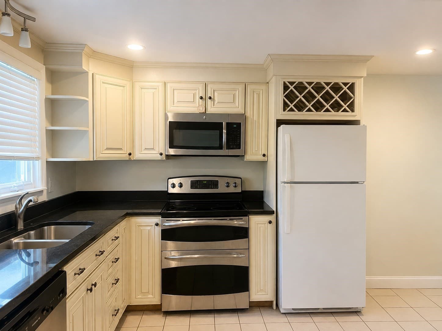 Single Family Residence at 76 Central St, Georgetown MA 01833, Georgetown, photo 2 of 39