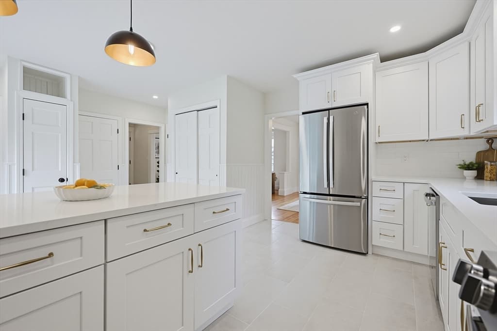 Single Family Residence at 30 Barrett Ave, Worcester MA 01605, Worcester, photo 12 of 34