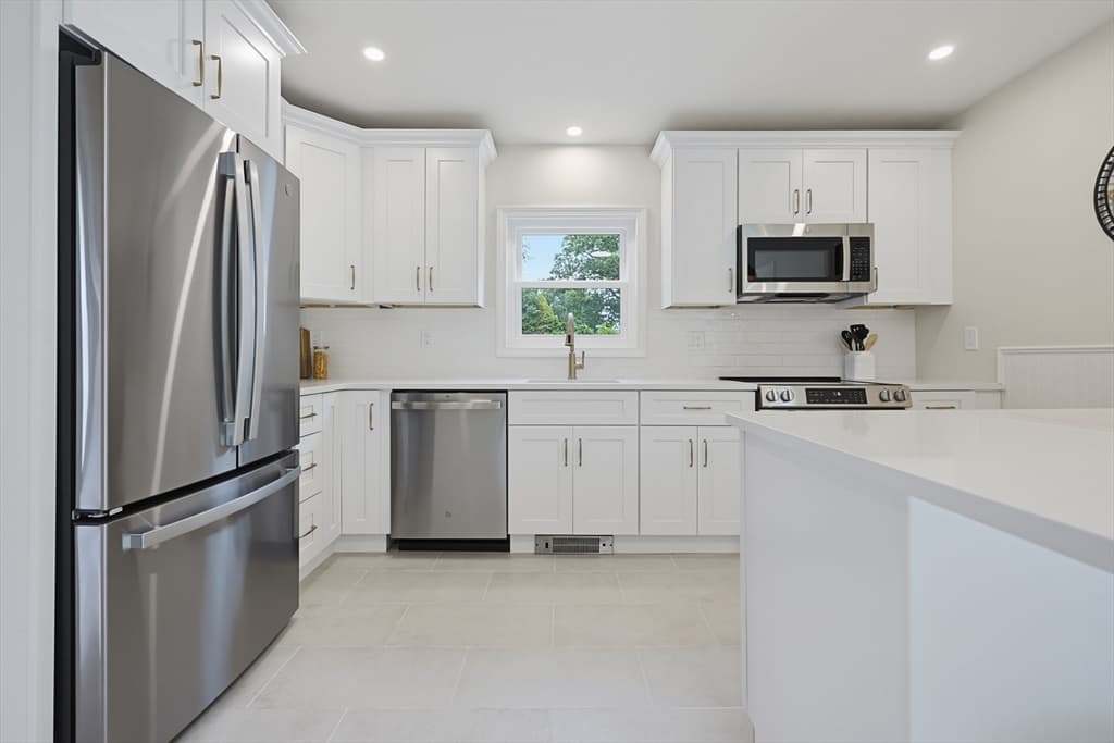 Single Family Residence at 30 Barrett Ave, Worcester MA 01605, Worcester, photo 10 of 34