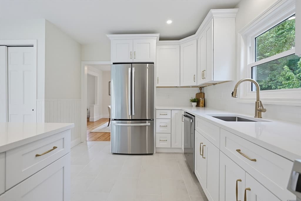 Single Family Residence at 30 Barrett Ave, Worcester MA 01605, Worcester, photo 11 of 34