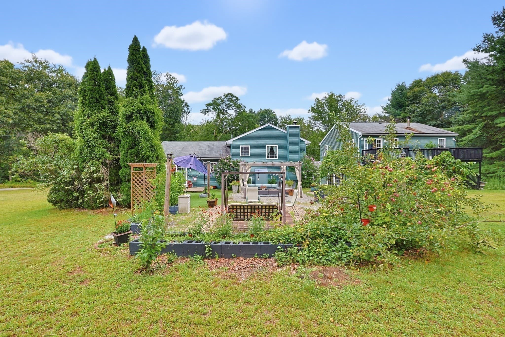 Single Family Residence at 25 Old Elmdale Rd, Uxbridge MA 01569, Uxbridge, photo 40 of 42