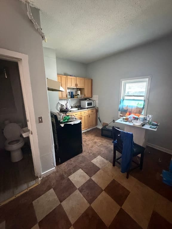 Multi Family at 11 Brownville Ave, Lynn MA 01902, Lynn, photo 5 of 7