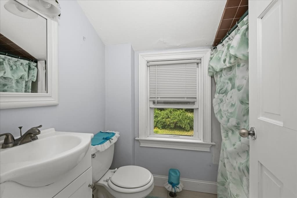 Single Family Residence at 6 Oakwood Ave, Auburn MA 01501, Auburn, photo 26 of 42