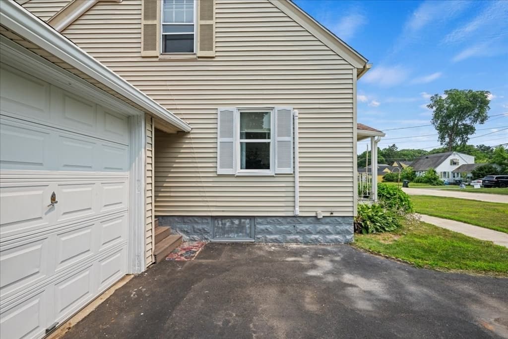 Single Family Residence at 6 Oakwood Ave, Auburn MA 01501, Auburn, photo 7 of 42