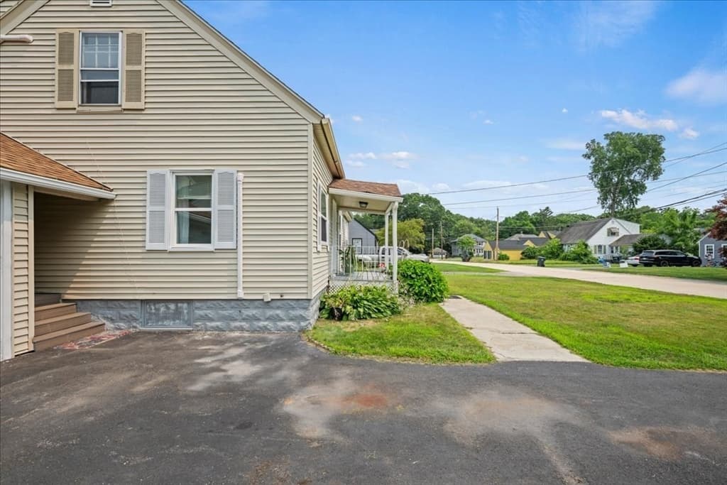 Single Family Residence at 6 Oakwood Ave, Auburn MA 01501, Auburn, photo 5 of 42