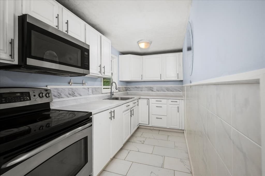 Single Family Residence at 6 Oakwood Ave, Auburn MA 01501, Auburn, photo 9 of 42