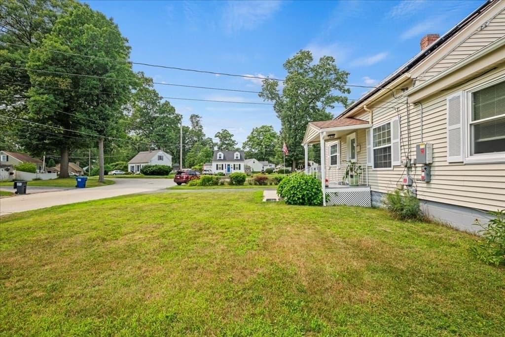 Single Family Residence at 6 Oakwood Ave, Auburn MA 01501, Auburn, photo 4 of 42