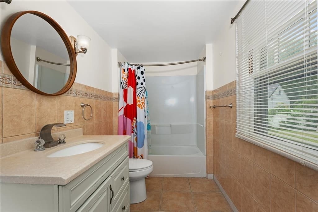 Single Family Residence at 6 Oakwood Ave, Auburn MA 01501, Auburn, photo 21 of 42