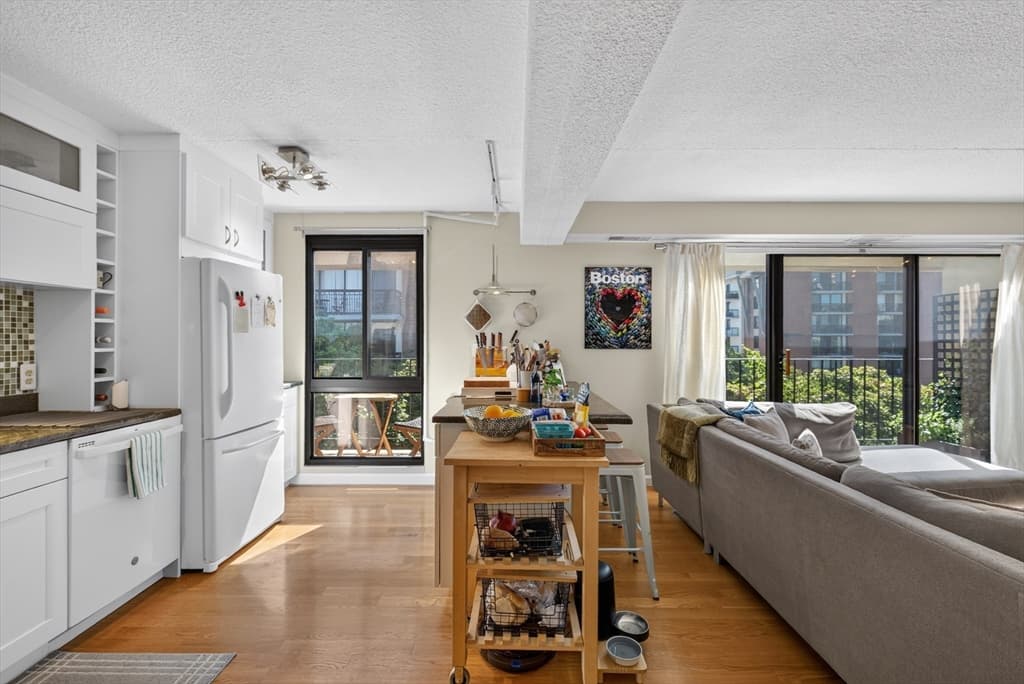 Condominium at 55 Sewall Ave, Brookline MA 02446, Brookline, photo 6 of 24
