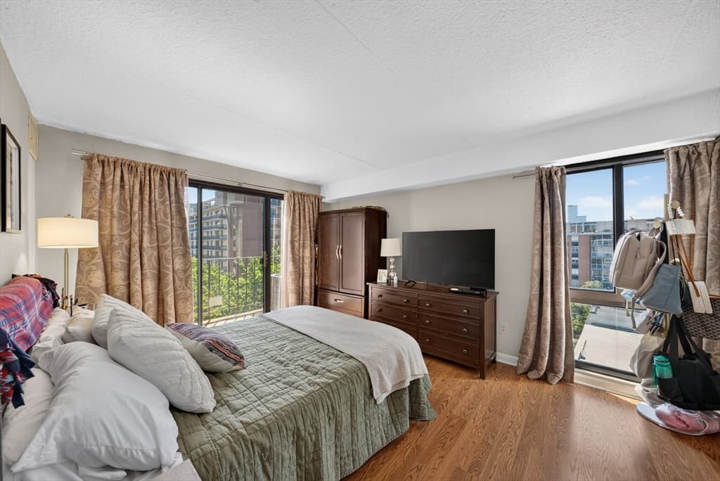 Condominium at 55 Sewall Ave, Brookline MA 02446, Brookline, photo 10 of 24