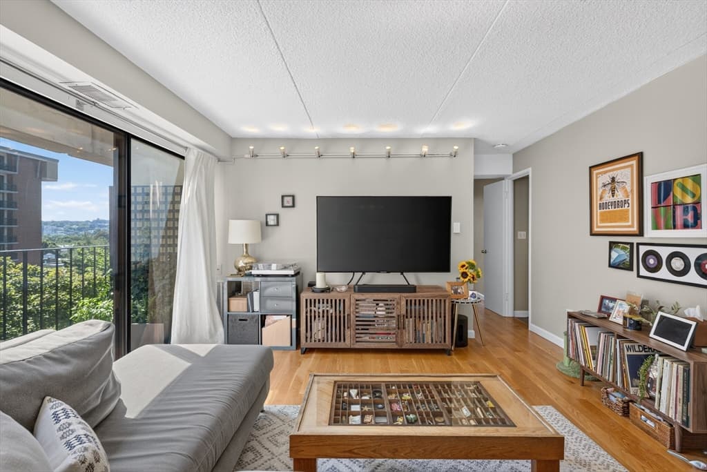 Condominium at 55 Sewall Ave, Brookline MA 02446, Brookline, photo 8 of 24
