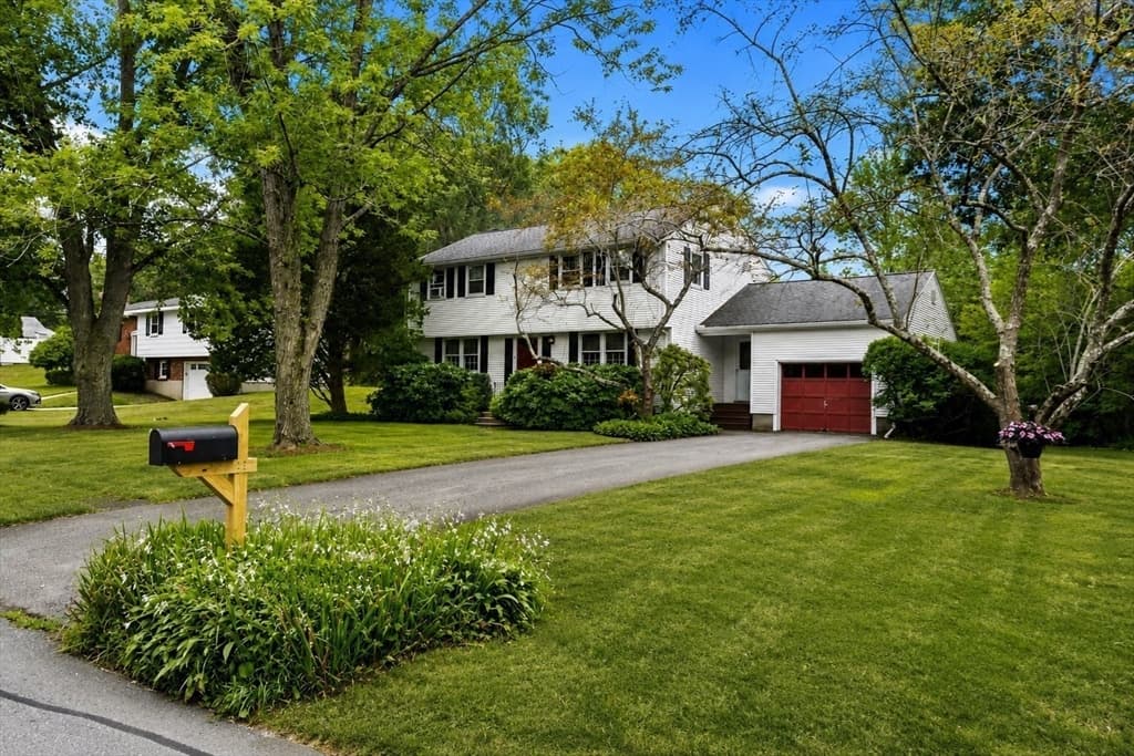 Single Family Residence at 4 Heard Drive, Ipswich MA 01938, Ipswich, photo 2 of 34