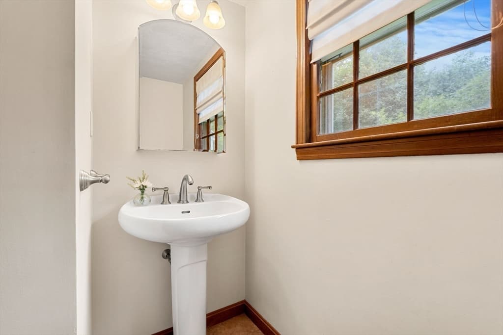 Single Family Residence at 4 Heard Drive, Ipswich MA 01938, Ipswich, photo 17 of 34