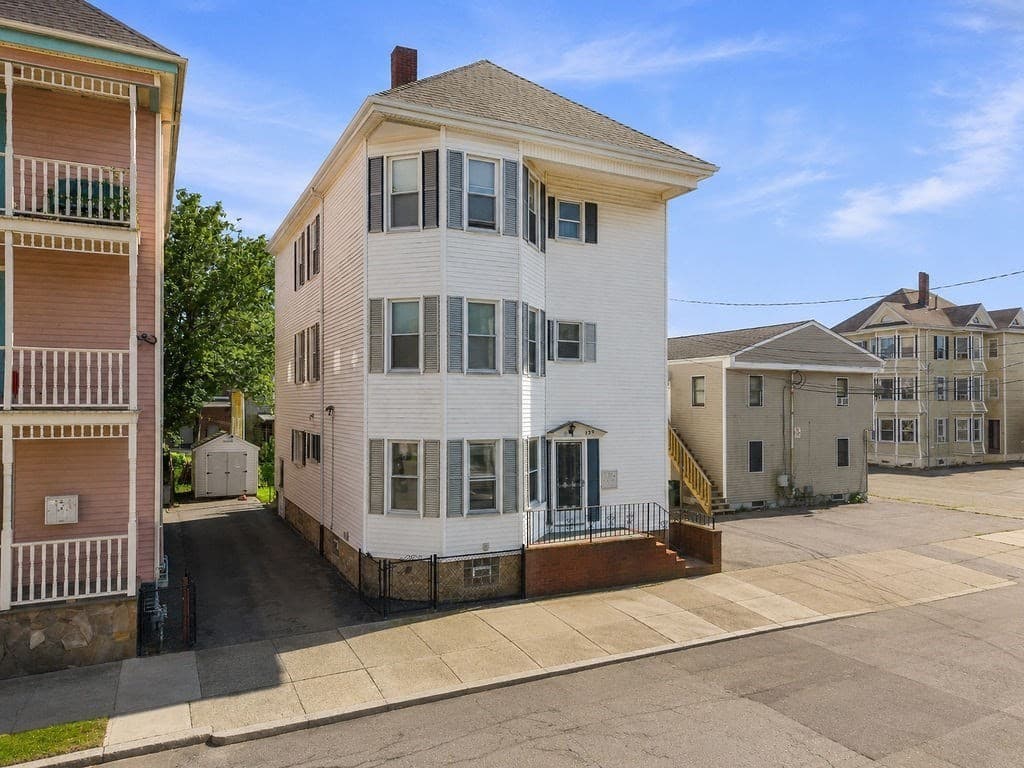 3 Family - 3 Units Up/Down at 320 Davis Street, New Bedford MA 02746, New Bedford, photo 2 of 42