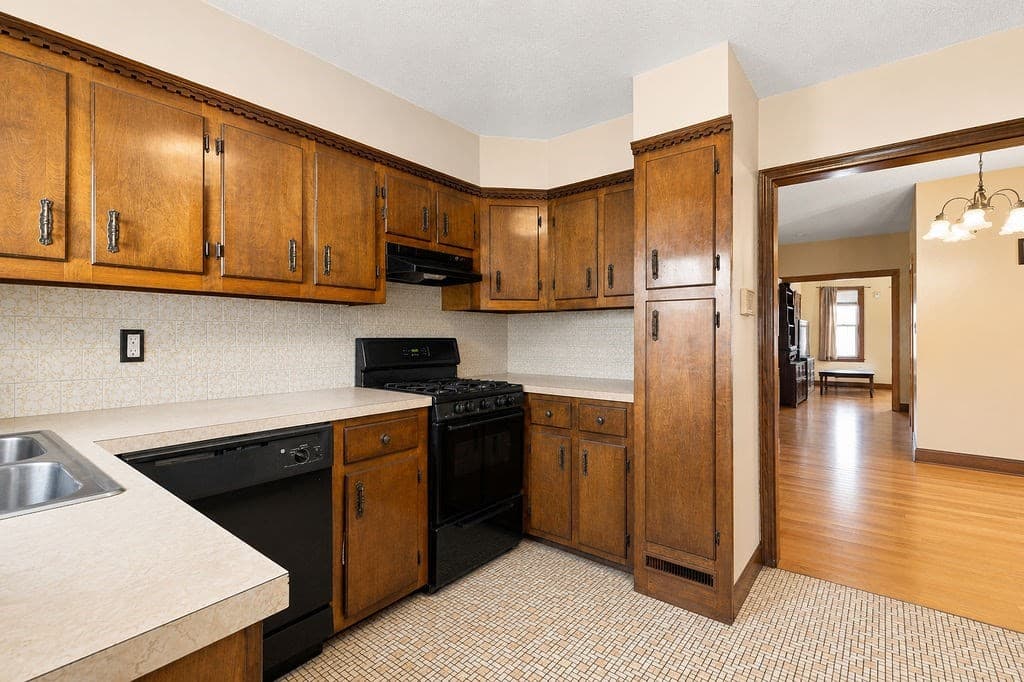 3 Family - 3 Units Up/Down at 320 Davis Street, New Bedford MA 02746, New Bedford, photo 37 of 42