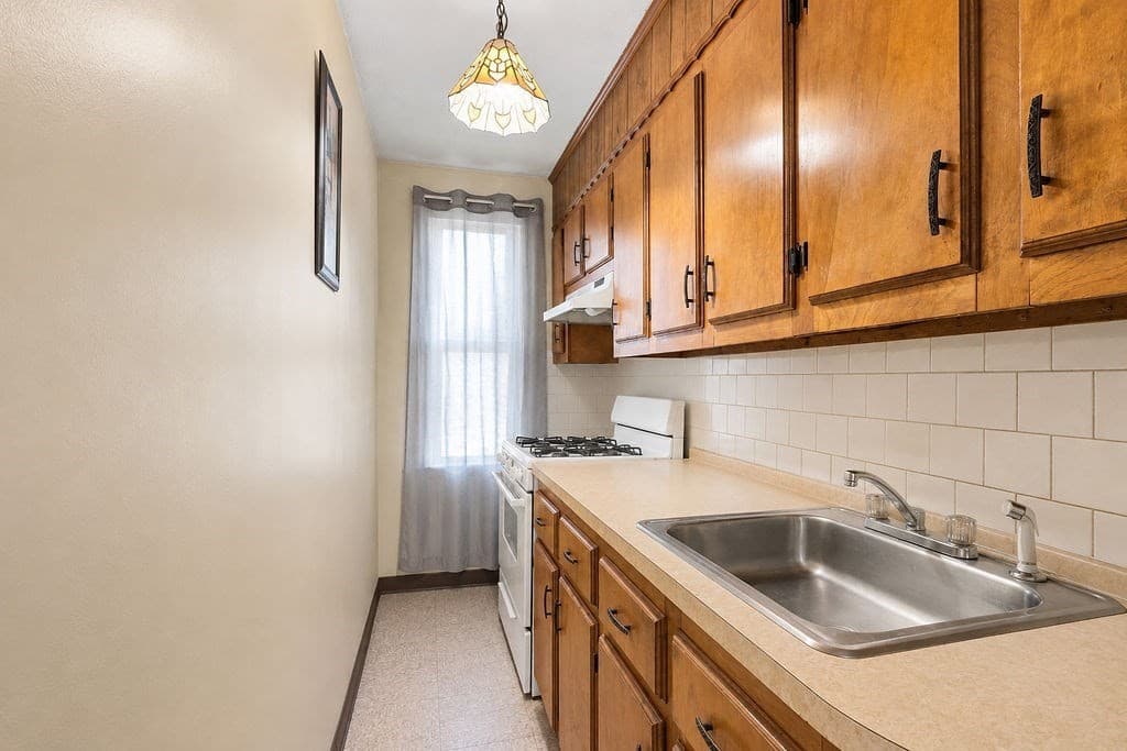 3 Family - 3 Units Up/Down at 320 Davis Street, New Bedford MA 02746, New Bedford, photo 35 of 42