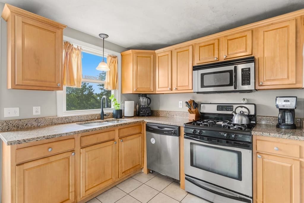 Single Family Residence at 183 E Broadway, Haverhill MA 01830, Haverhill, photo 16 of 27