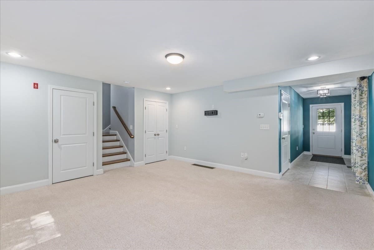Condominium at 52 Compass Pt # 52, North Andover MA 01845, North Andover, photo 7 of 41
