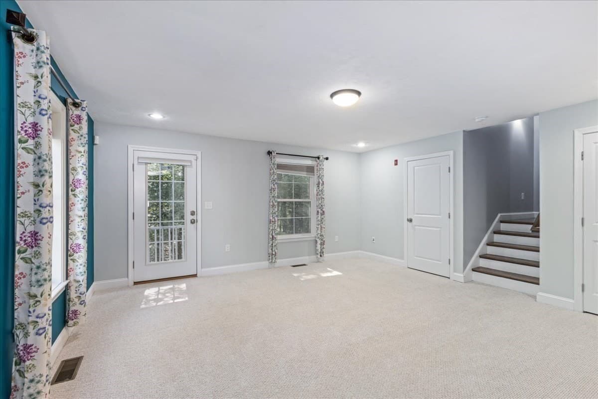 Condominium at 52 Compass Pt # 52, North Andover MA 01845, North Andover, photo 8 of 41