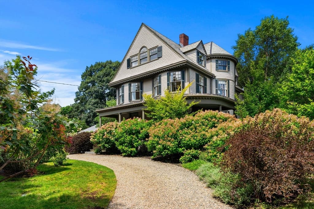18 Felt St, Salem MA 01970