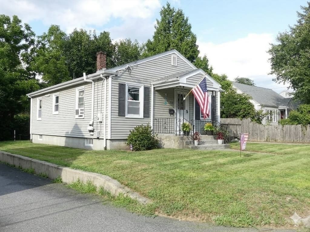Single Family Residence at 118 Randolph Ave, Tiverton RI 02878, Tiverton, photo 3 of 30