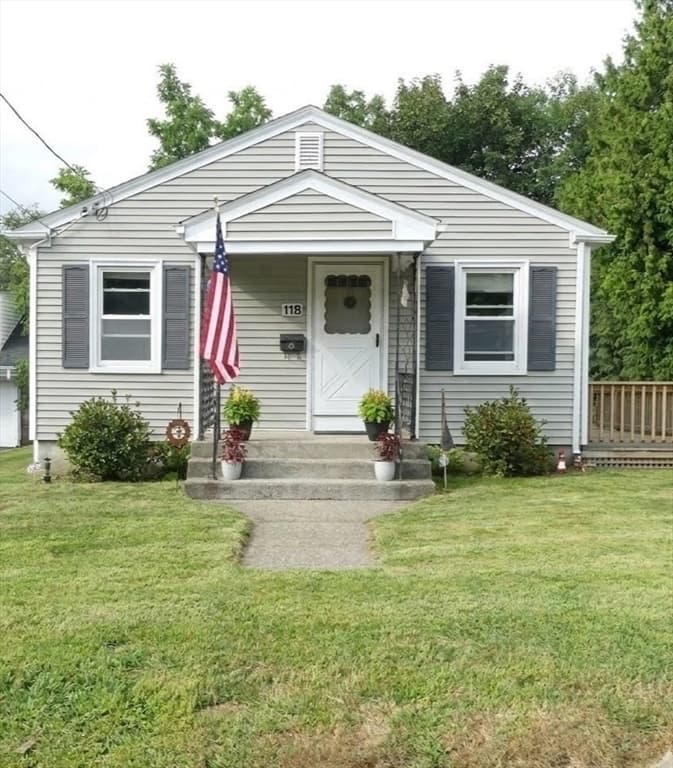 118 Randolph Ave, Tiverton RI 02878