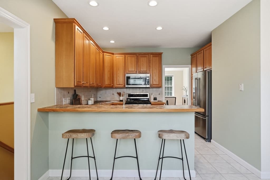 Condominium at 15 Braeburn Ln # 15, Ashland MA 01721, Ashland, photo 6 of 42