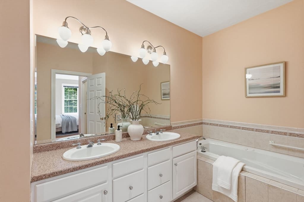 Condominium at 15 Braeburn Ln # 15, Ashland MA 01721, Ashland, photo 16 of 42