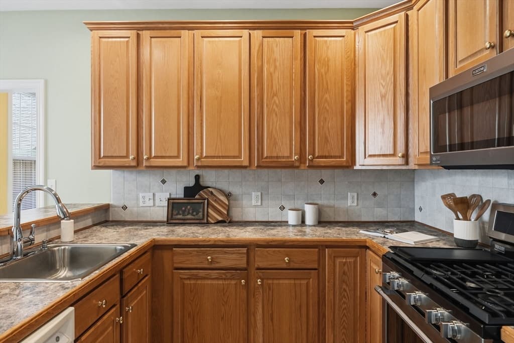 Condominium at 15 Braeburn Ln # 15, Ashland MA 01721, Ashland, photo 8 of 42