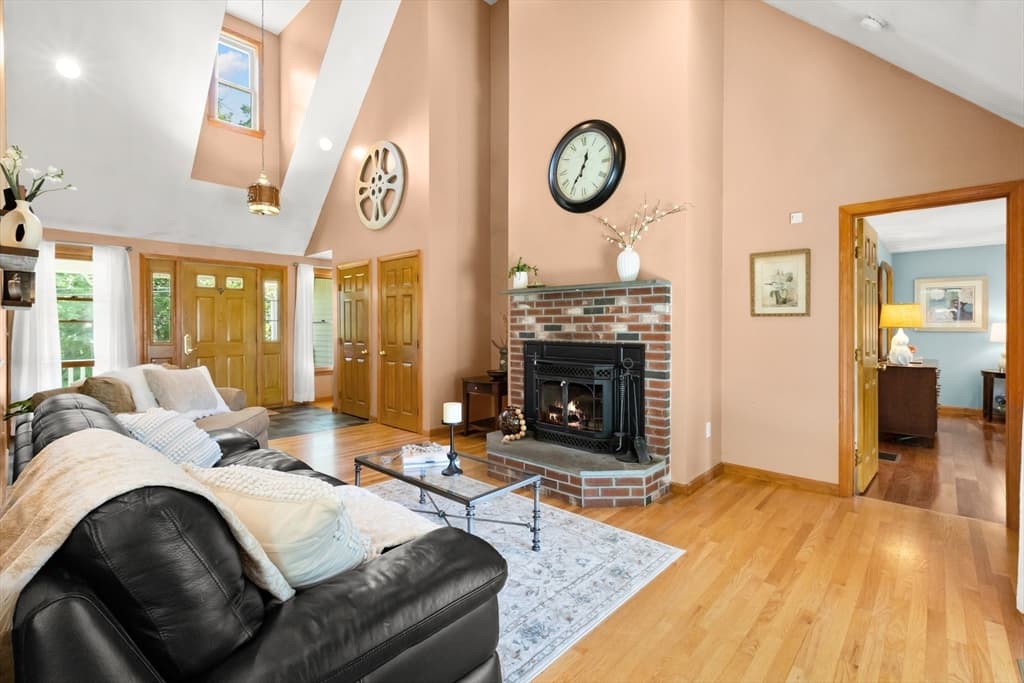 Single Family Residence at 300 E Broadway, Haverhill MA 01830, Haverhill, photo 9 of 42