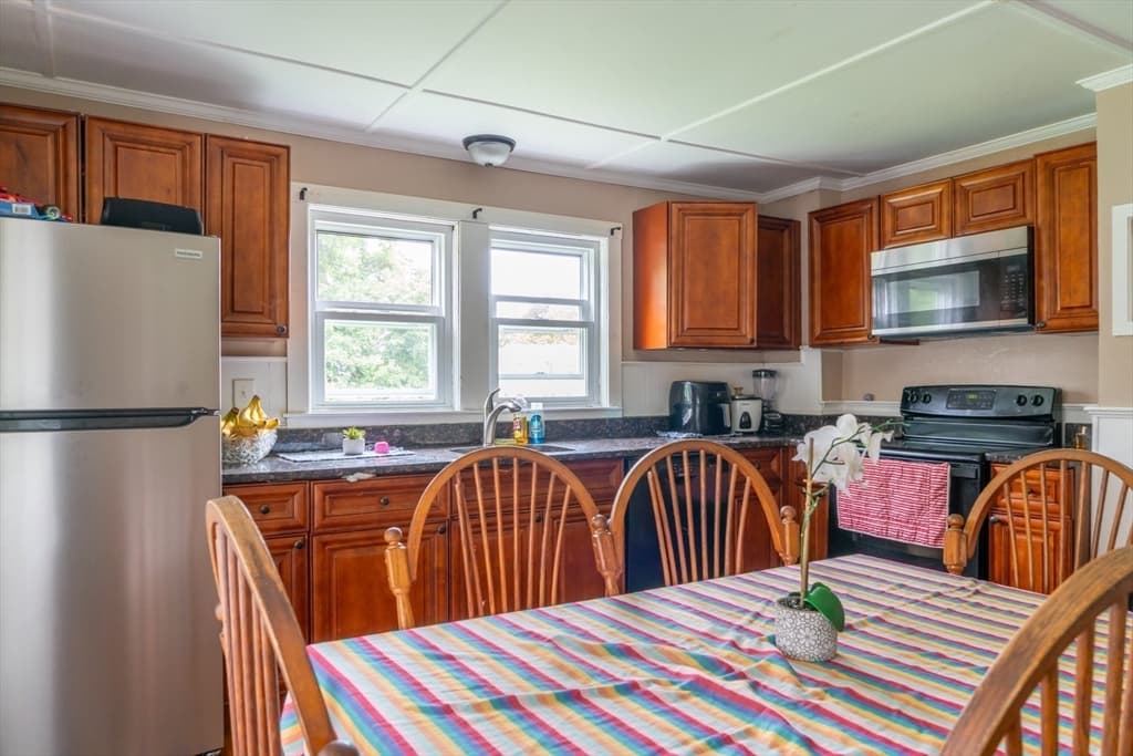 Multi Family at 218 Standish Ave, Plymouth MA 02360, Plymouth, photo 13 of 29