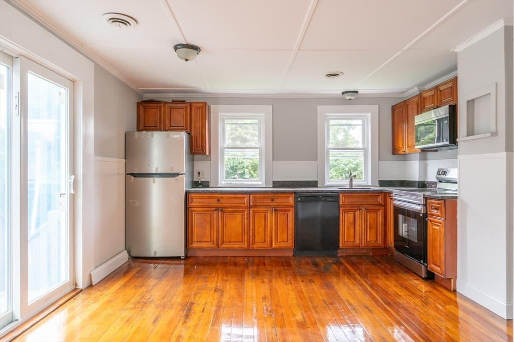 Multi Family at 218 Standish Ave, Plymouth MA 02360, Plymouth, photo 7 of 29