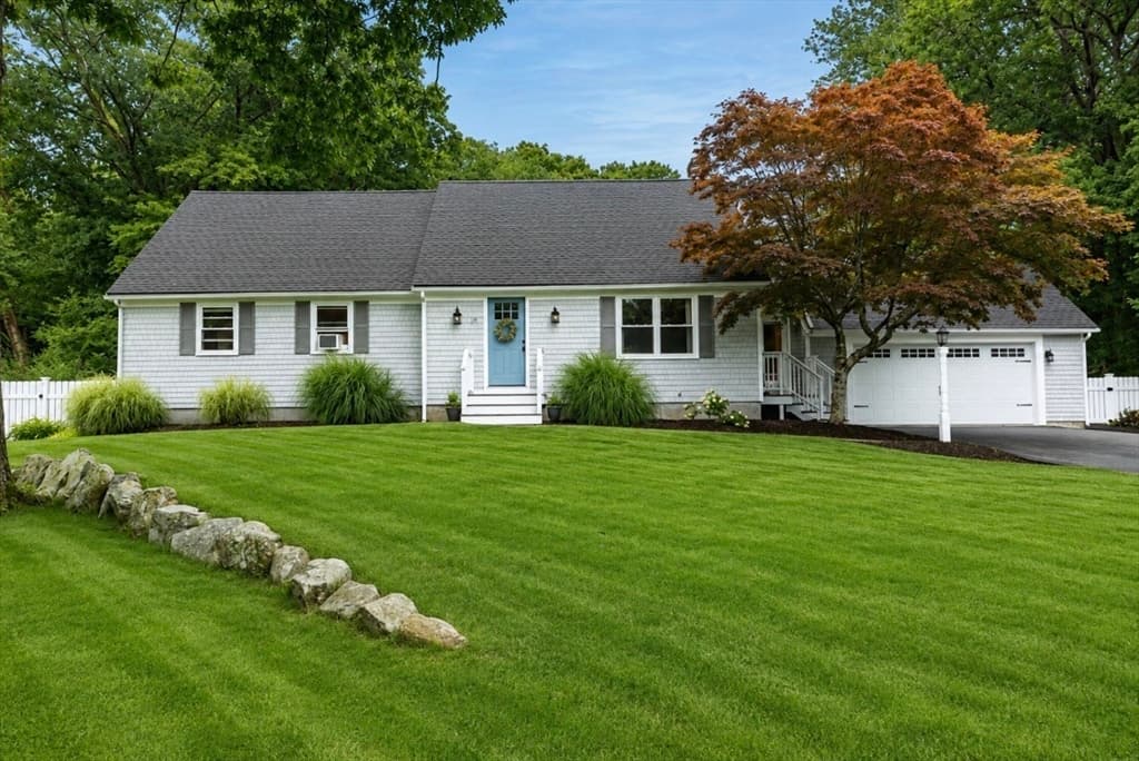 13 Old Powder House Rd, Lakeville MA 02347