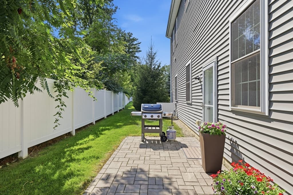 Condominium at 17 Cypress # 1, Exeter NH 03833, Exeter, photo 4 of 42