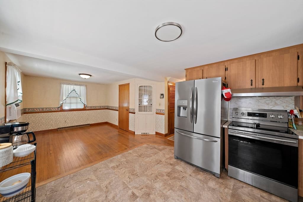 Single Family Residence at 36 Concord St, Brockton MA 02302, Brockton, photo 3 of 37