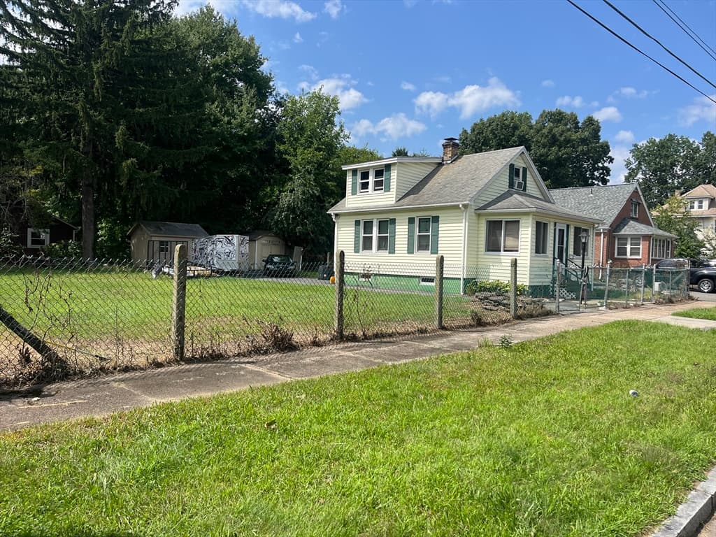 Single Family Residence at 104 Balis St, Springfield MA 01109, Springfield, photo 2 of 30