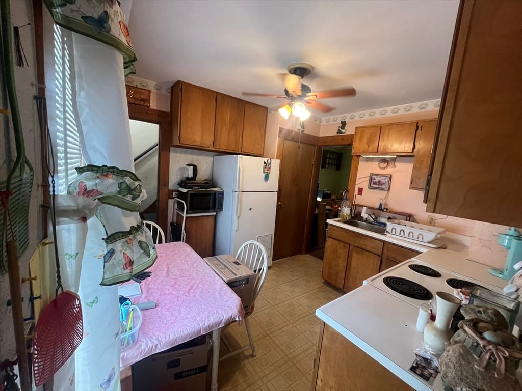 Single Family Residence at 104 Balis St, Springfield MA 01109, Springfield, photo 13 of 30