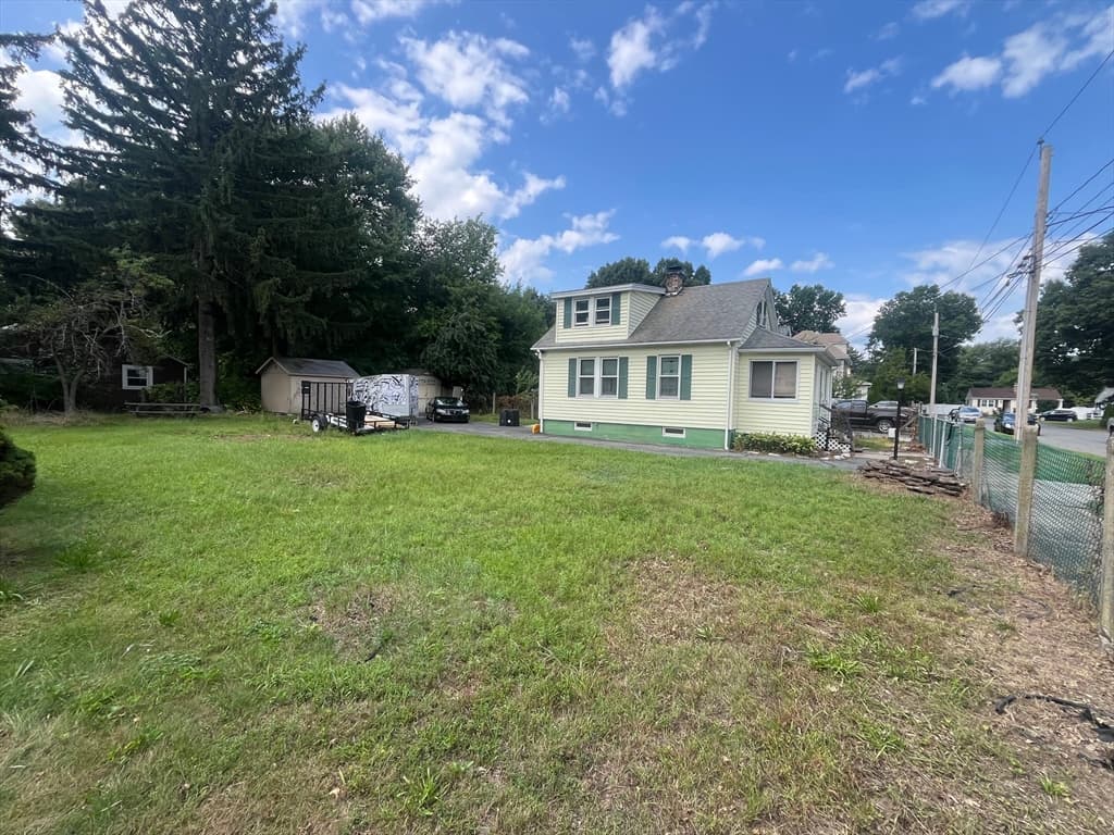 Single Family Residence at 104 Balis St, Springfield MA 01109, Springfield, photo 4 of 30