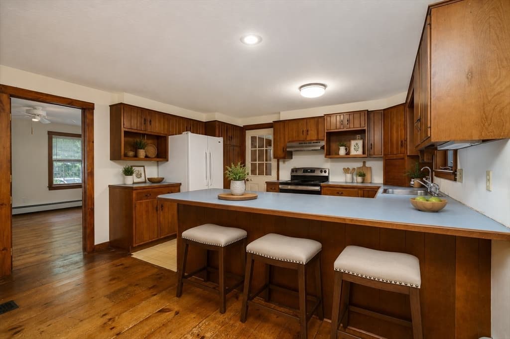 Single Family Residence at 123 Saunders Street, Gardner MA 01440, Gardner, photo 13 of 42