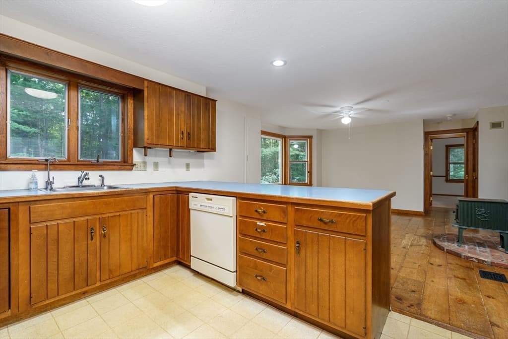 Single Family Residence at 123 Saunders Street, Gardner MA 01440, Gardner, photo 17 of 42