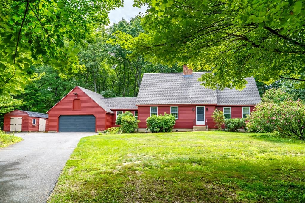 123 Saunders Street, Gardner MA 01440