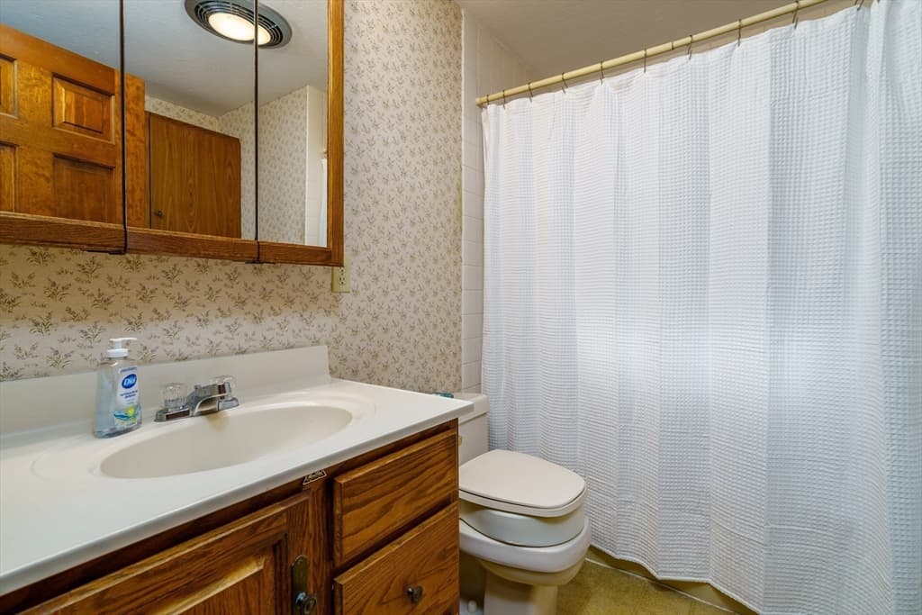 Single Family Residence at 123 Saunders Street, Gardner MA 01440, Gardner, photo 24 of 42
