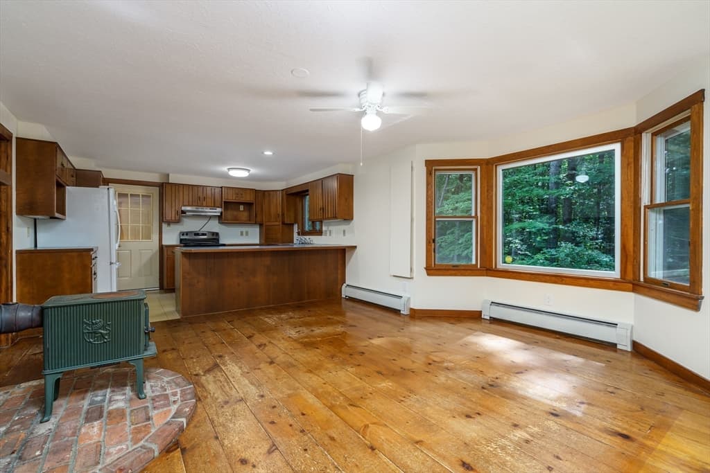 Single Family Residence at 123 Saunders Street, Gardner MA 01440, Gardner, photo 11 of 42