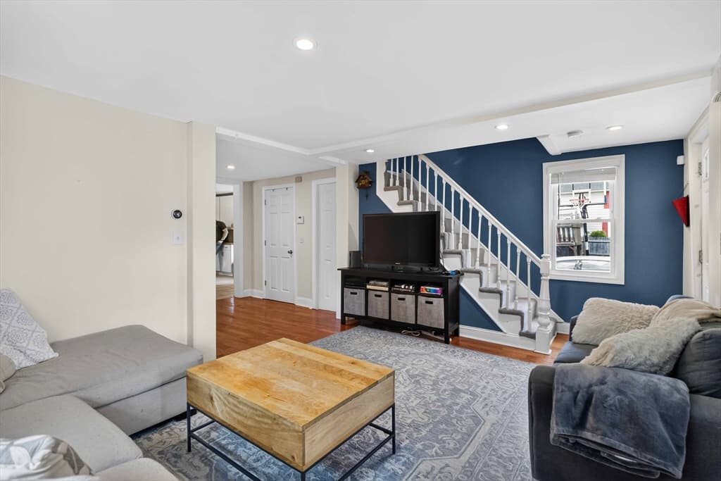 Single Family Residence at 6 Carter Pl, Woburn MA 01801, Woburn, photo 6 of 42