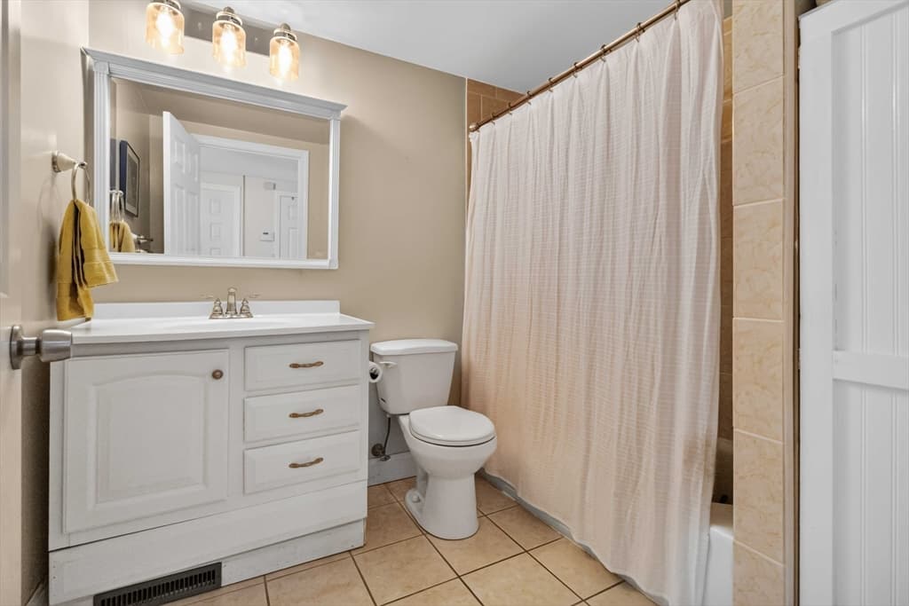 Single Family Residence at 6 Carter Pl, Woburn MA 01801, Woburn, photo 26 of 42